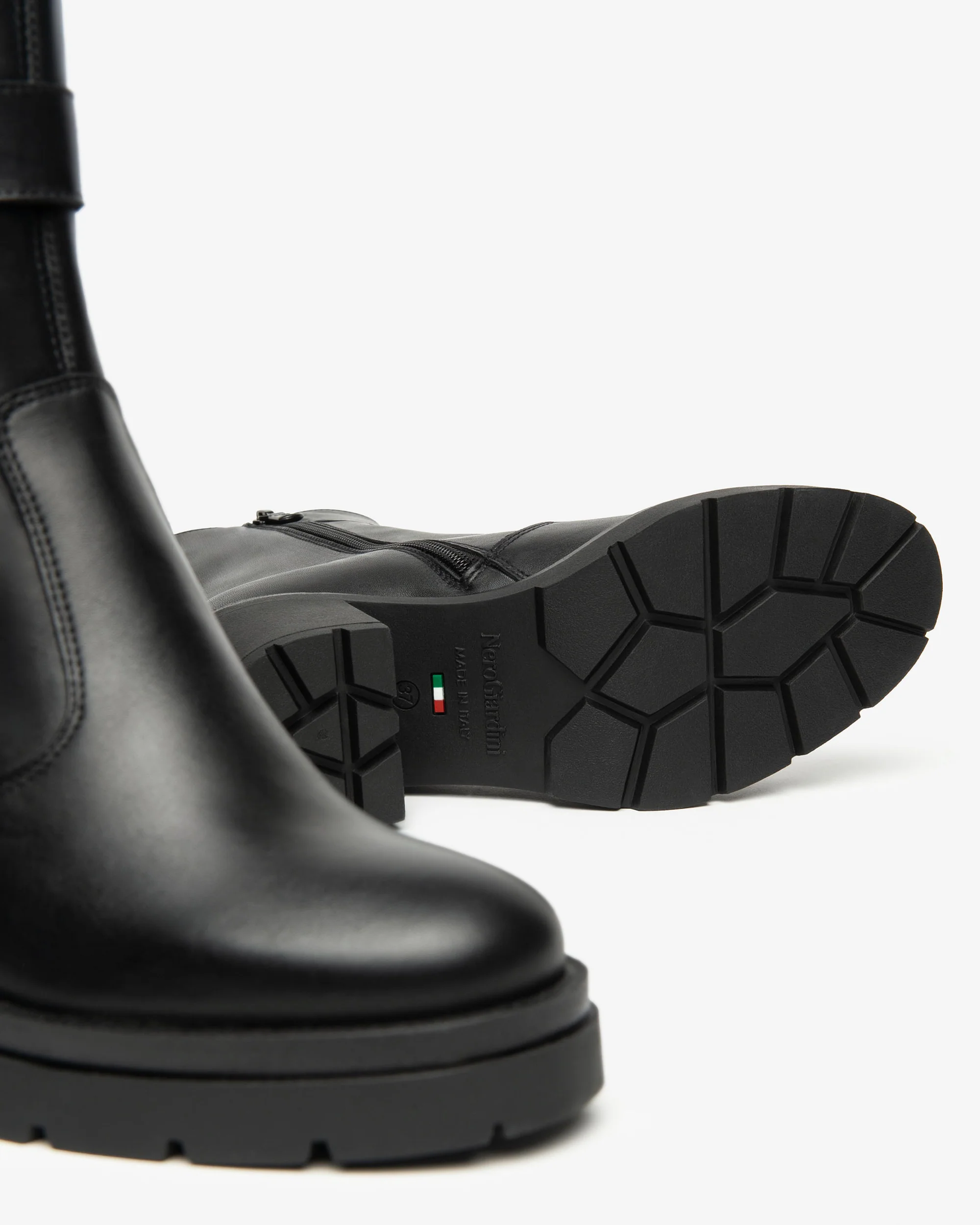 Women’s Leather Chelsea Boots - Image 4
