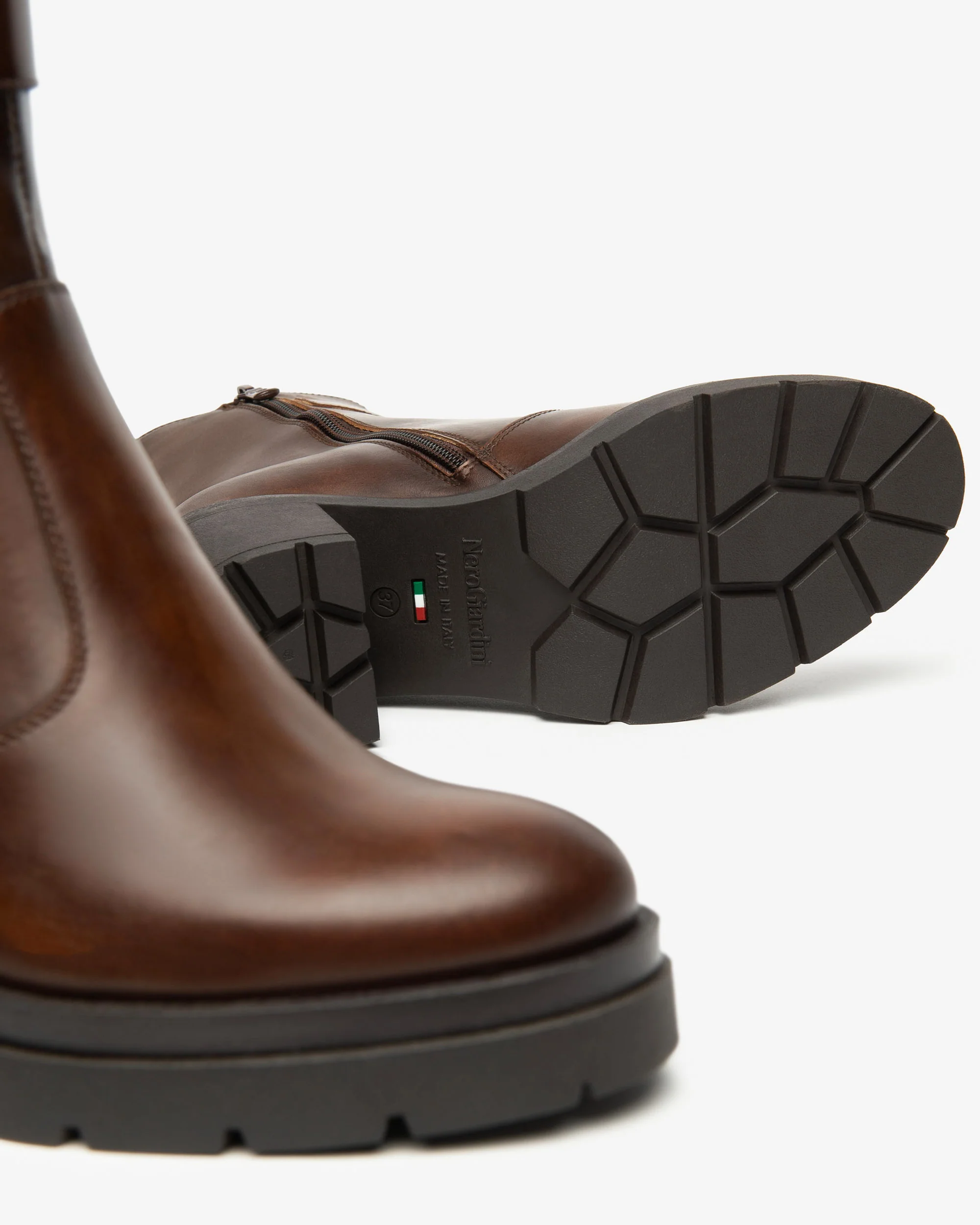 Women’s Leather Chelsea Boots - Image 4